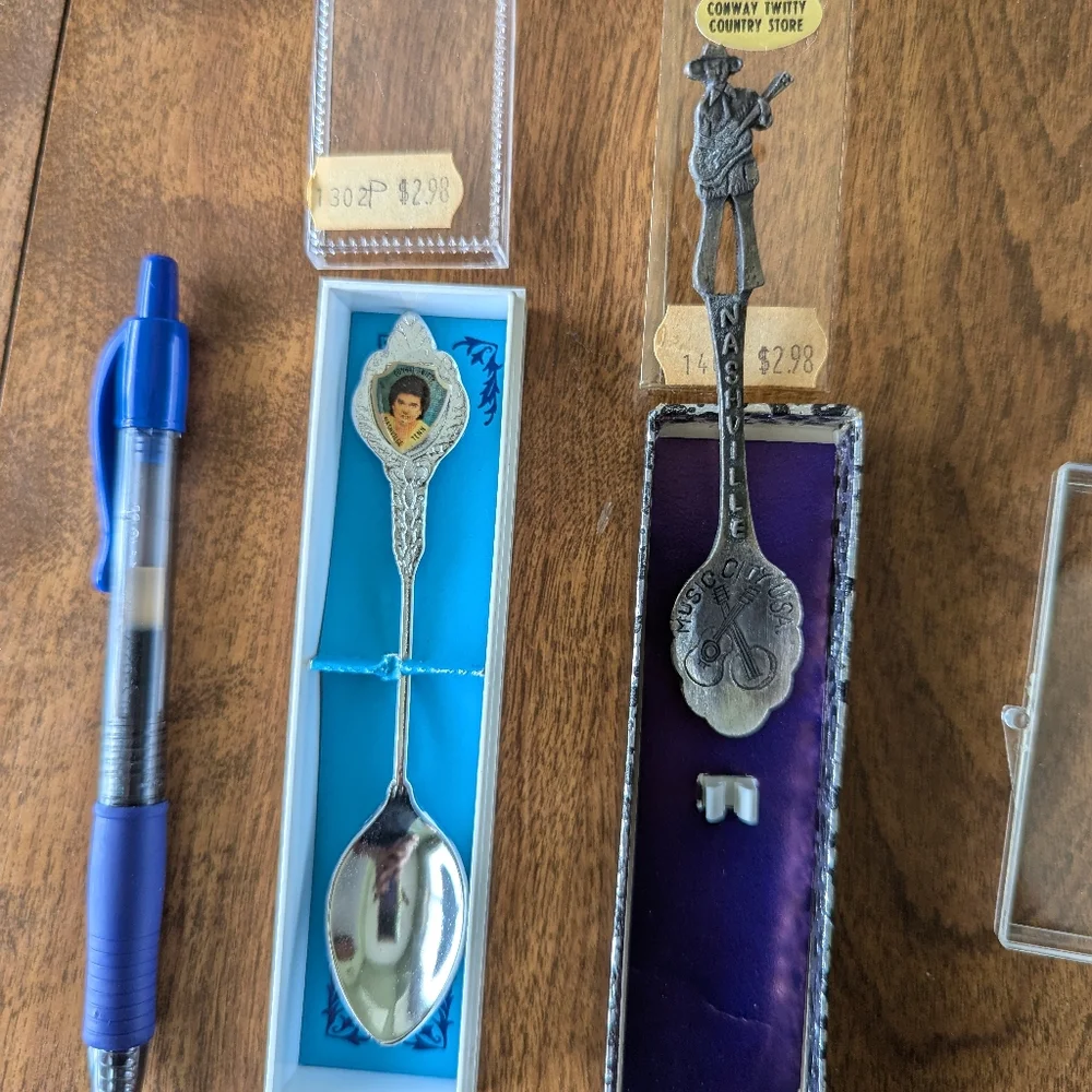 Set of 10 vintage souvenir spoons - Picture 6 of 6